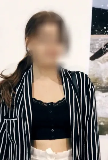 Daniela, 28