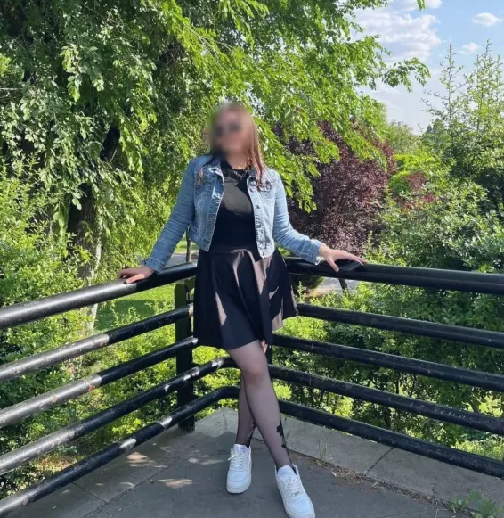 Emilia, 21