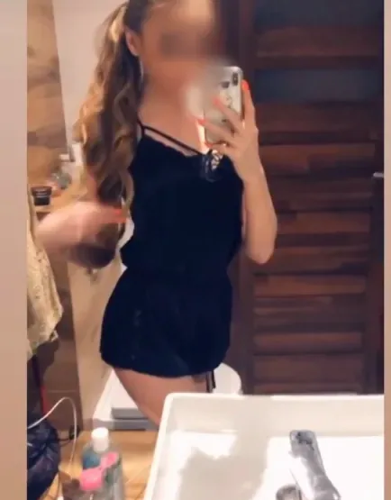Fatma, 29