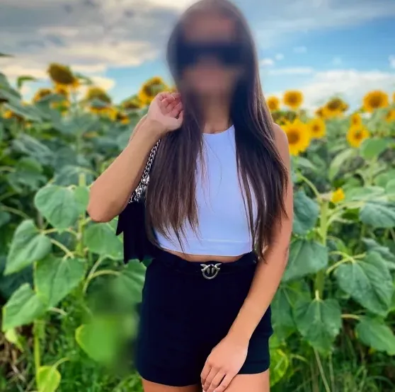 Neele, 25