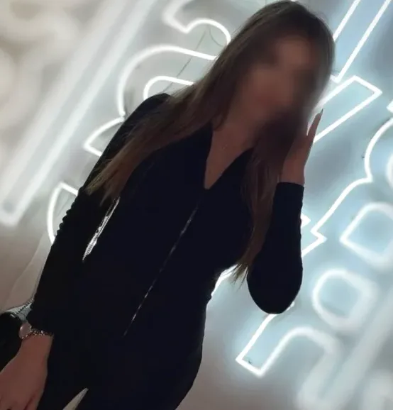 Nina, 32
