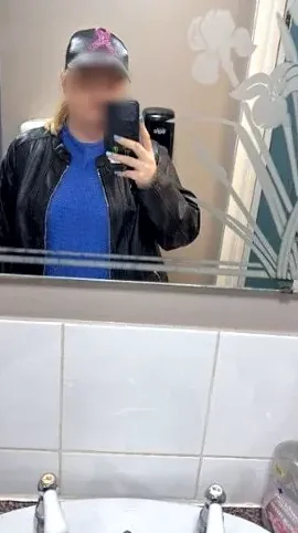 Nora, 21