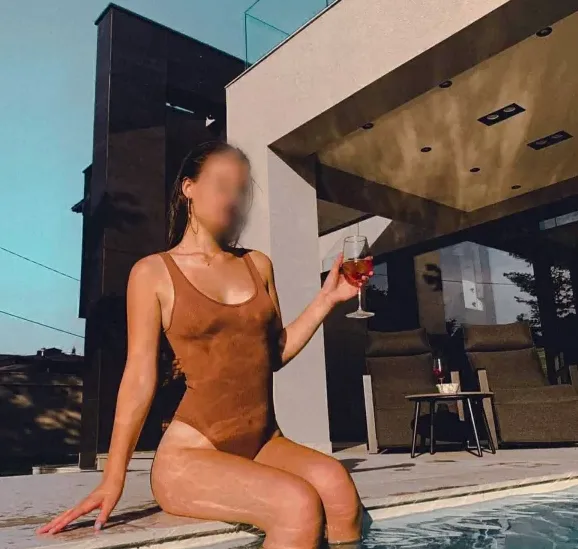 Sarah, 30